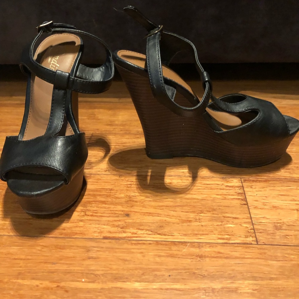 Candie’s Wedge Sandals